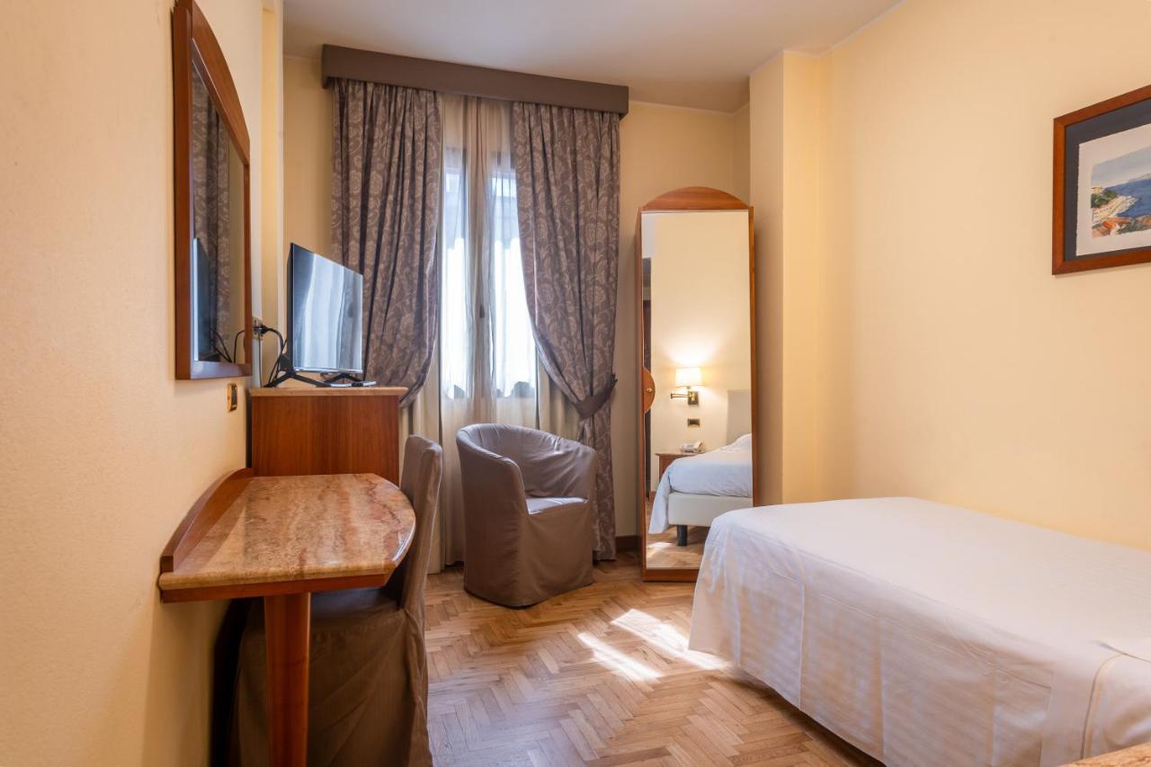 Hotel Airone - Ombrellone Incluso Al Bagno Dolce Vita A Marina Dal 1 Giugno Al 15 Settembre Гросето Стая снимка